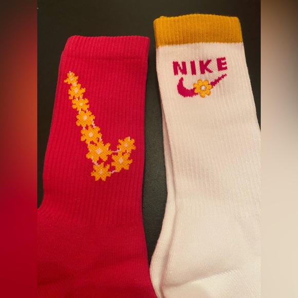 Nike Everyday Plus Cushioned Dri-Fit Socks 2 Pairs Flowers Size Large NWOT - Picture 2 of 3